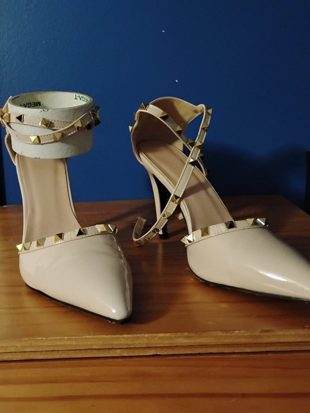 Nude criss croos high heel shoes size 11